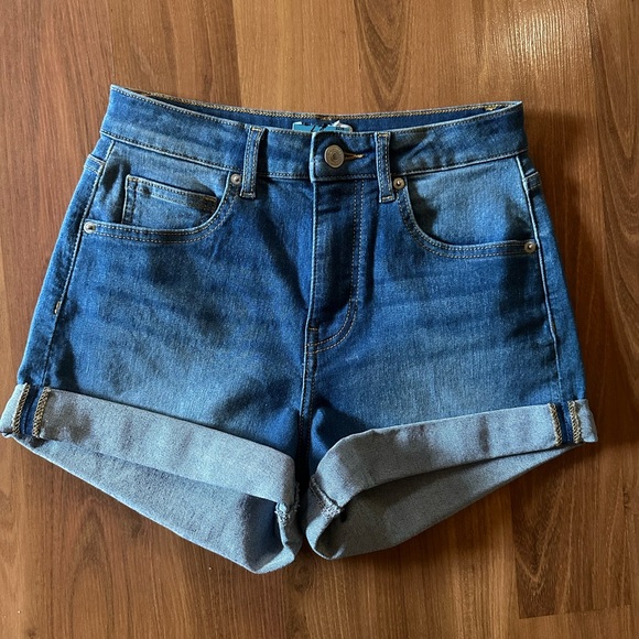 Forever 21 Pants - NWOT Forever 21 shorts size 3/ 27 denim blue jean